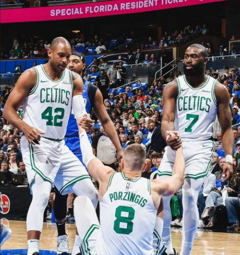 波士顿凯尔特人逆转魔术,锁定系列赛的主动权